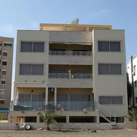 Quattro Sea View Beachfront Ap 6 Larnaka