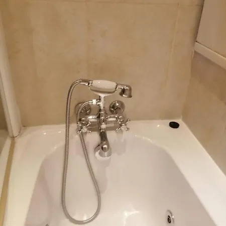 Quattro Sea View Beachfront Ap 6 شقة *
