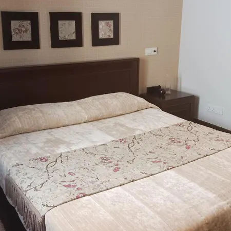 Quattro Sea View Beachfront Ap 6 * لارنكا