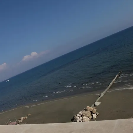 شقة Quattro Sea View Beachfront Ap 6 لارنكا